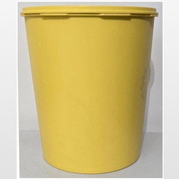 VTG 70s Tupperware Container Large Servalier Yellow Round Storage W/ Lid 1339-1 - Picture 7 of 14